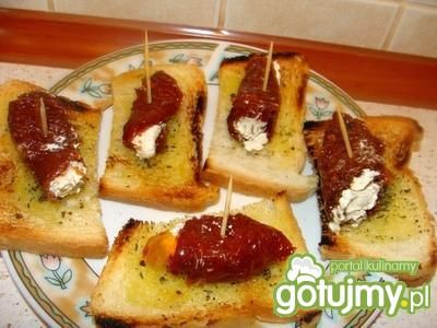 Koreczki z suszonych pomidorów