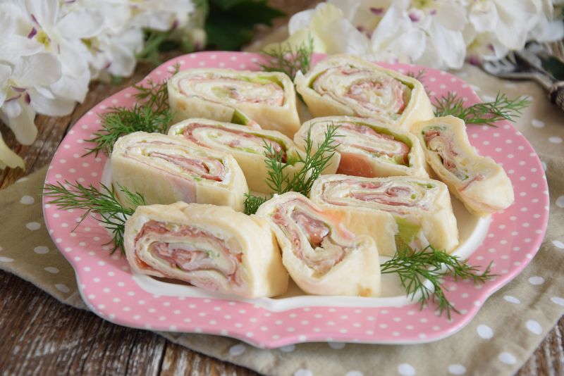 Roladki z tortilli i szynki serrano 