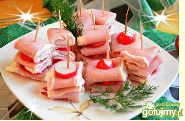 Koreczko- roladki z chrzanem