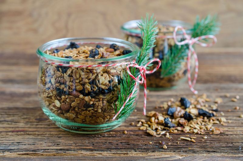 Korzenna granola ze śliwkami kalifornijskimi Korzenna granola ze śliwkami kalifornijskimi