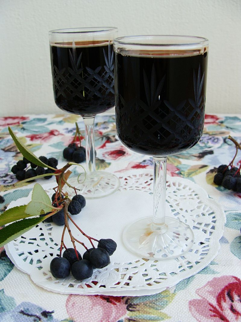 Korzenna nalewka z aronii Korzenna nalewka z aronii