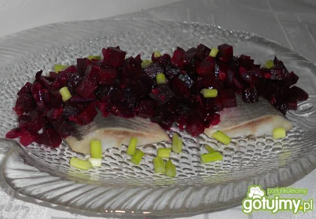 Korzenny śledź pod buraczkami