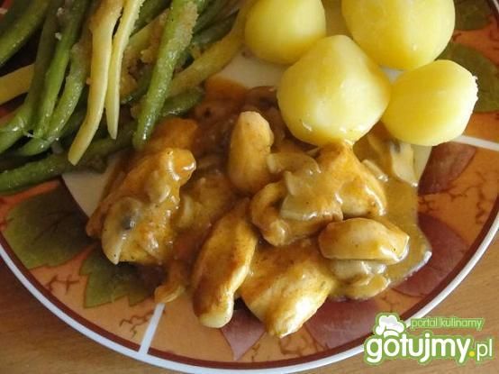 Kosteczki z kurczaka z pieczarkami 