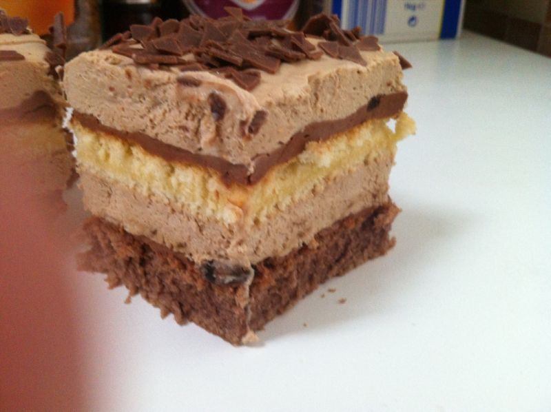 Kostka cappuccino z rumem i rodzynkami  Kostka cappuccino z rumem i rodzynkami