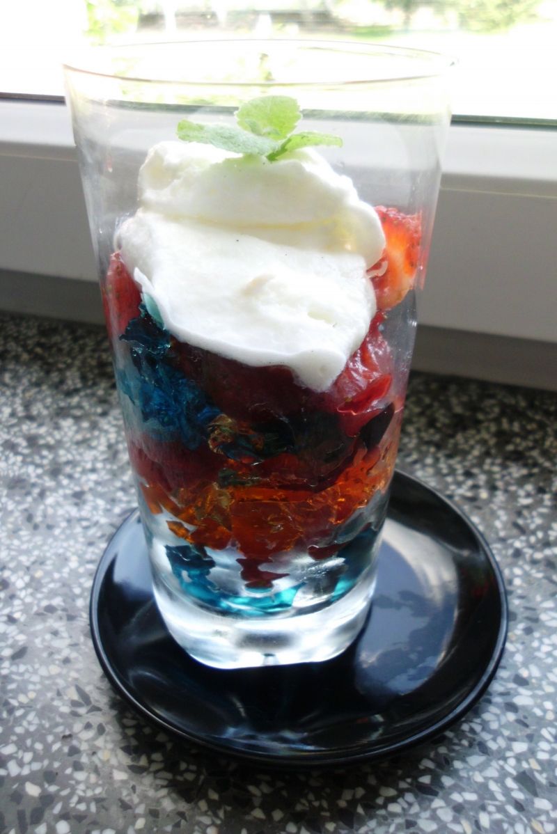 Kostki galaretki z truskawkami