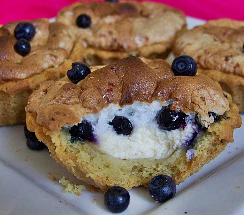 Koszyczki jagodowo-serowe z bezą