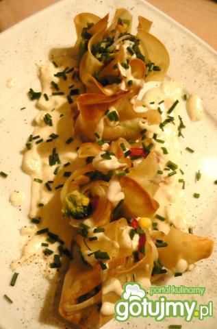 Koszyczki z mięsem i warzywami