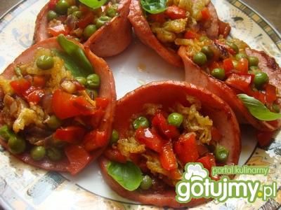 Koszyczki z mortadeli z farszem warzywny Koszyczki z mortadeli z farszem warzywny