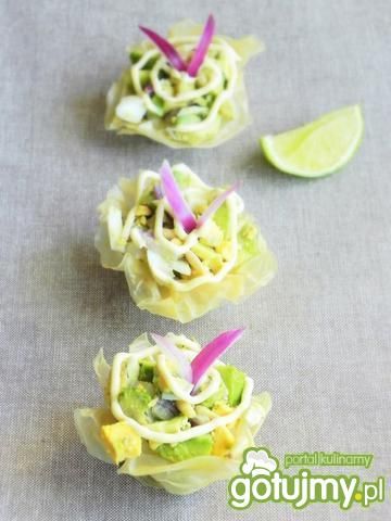 Koszyczki z papieru ryżowego z awokado