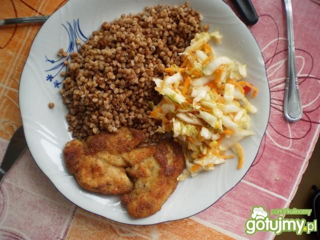 Kotlecik Drobiowy z Kaszą Gryczaną 