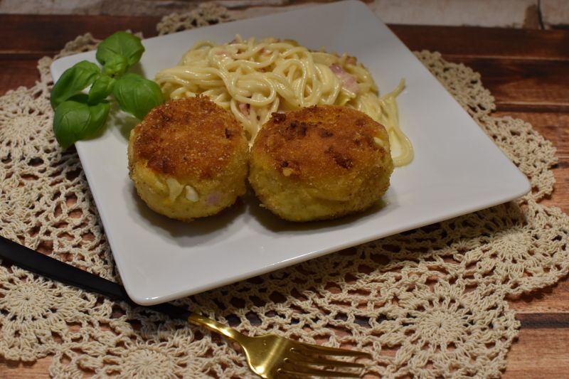 Kotleciki ala Carbonara z makaronem Kotleciki ala Carbonara z makaronem