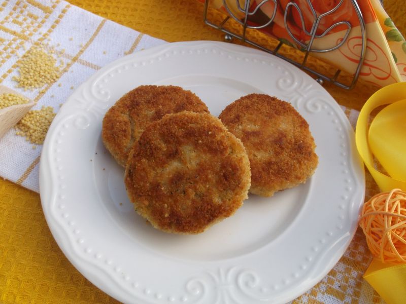 Kotleciki drobiowe z kaszą jaglaną Kotleciki drobiowe z kaszą jaglaną