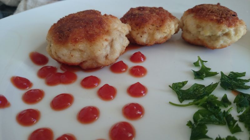 Kotleciki drobiowe z niespodzianką 