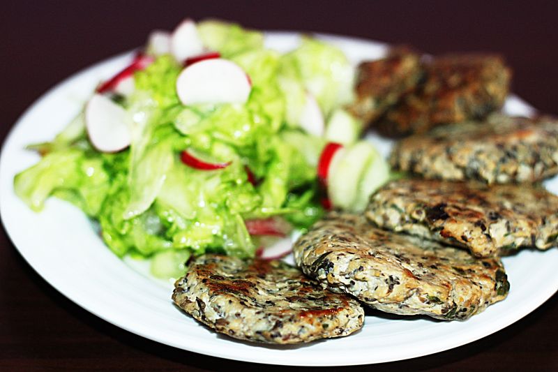 Kotleciki drobiowe z pieczarkami i szczypiorkiem Kotleciki drobiowe z pieczarkami i szczypiorkiem
