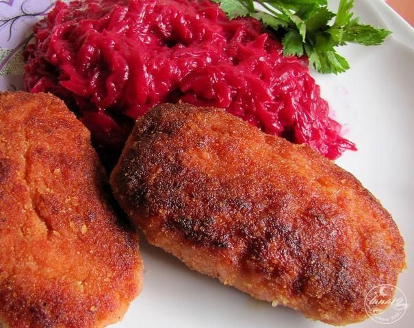 Kotleciki drobiowo-pomidorowe i buraczki Kotleciki drobiowo-pomidorowe i buraczki