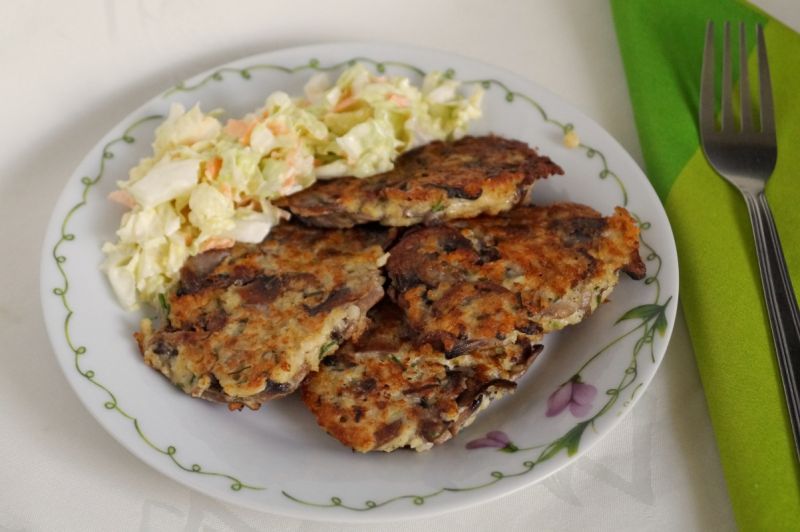 Kotleciki jaglane z pieczarkami