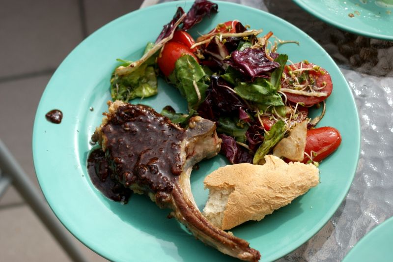 Kotleciki jagnięce w winnym sosie Kotleciki jagnięce w winnym sosie