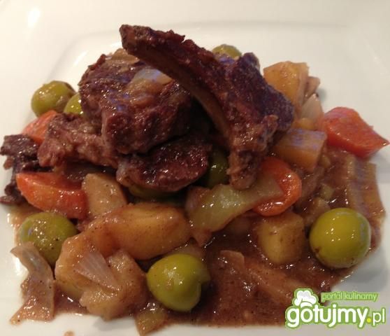 Kotleciki jagnięce z warzywami w winie Kotleciki jagnięce z warzywami w winie