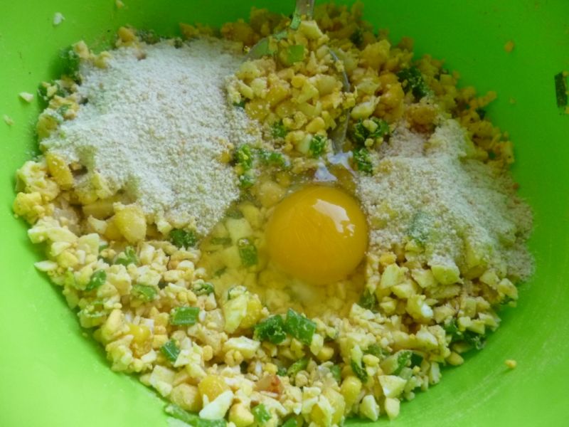 Kotleciki jajeczne z kukurydzą i szczypiorkiem