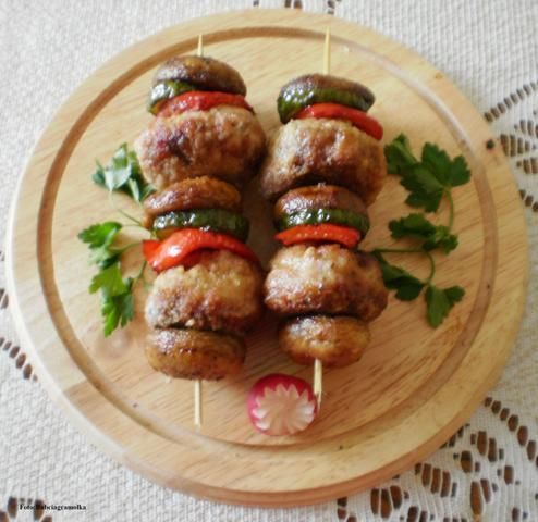 Kotleciki mielone  ,, na patyczku „ : Kotleciki mielone  ,, na patyczku „ :