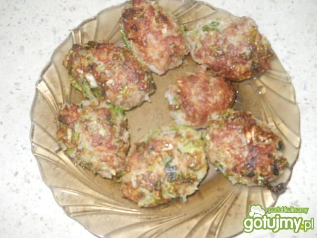 Kotleciki mielone- Sałata lodowa i ryż Kotleciki mielone- Sałata lodowa i ryż