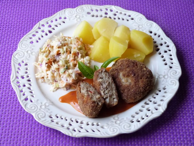 Kotleciki mielone z cebulką marynowaną Kotleciki mielone z cebulką marynowaną