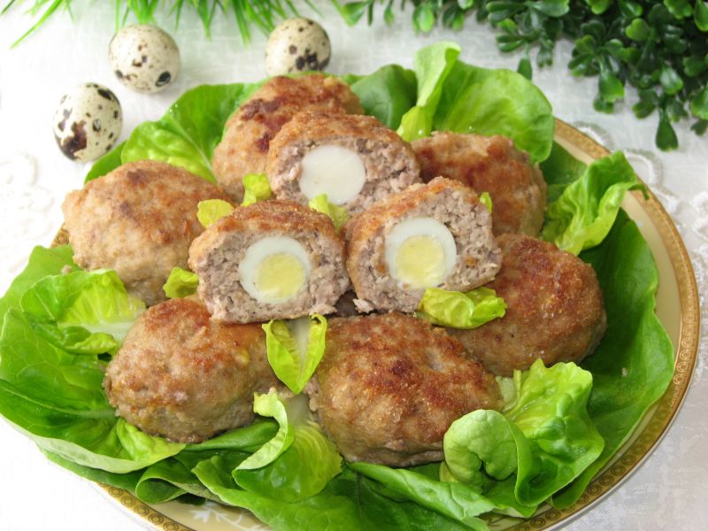 Kotleciki mielone z jajkami przepiórczymi