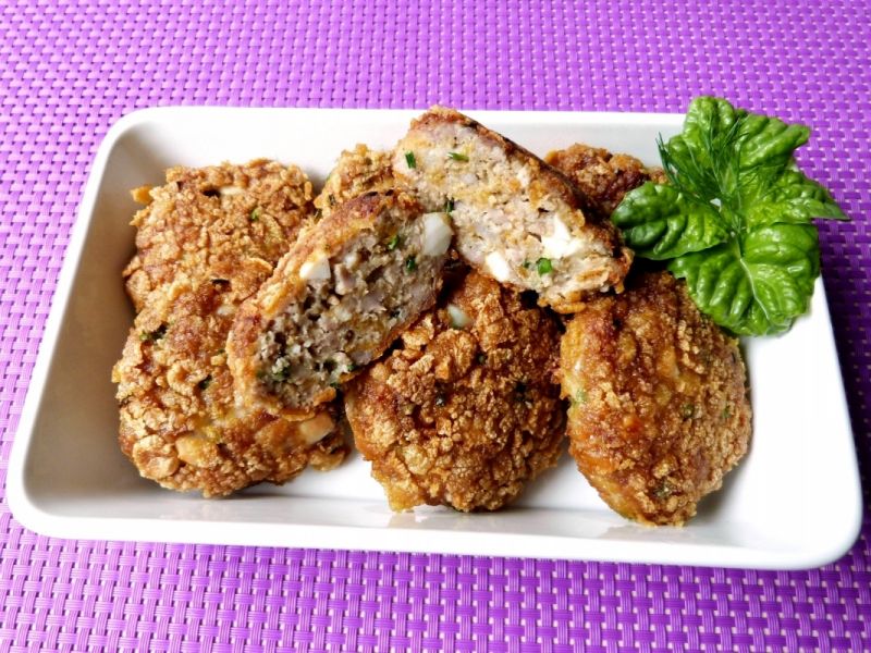 Kotleciki mielone z jajkiem na twardo 