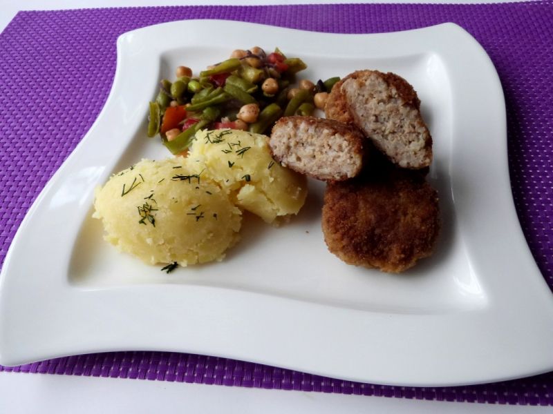 Kotleciki mielone z kaszą