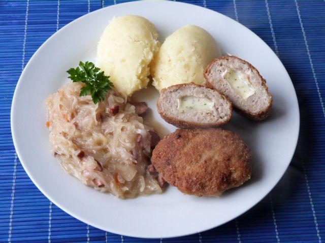 Kotleciki mielone z serkiem brie Kotleciki mielone z serkiem brie