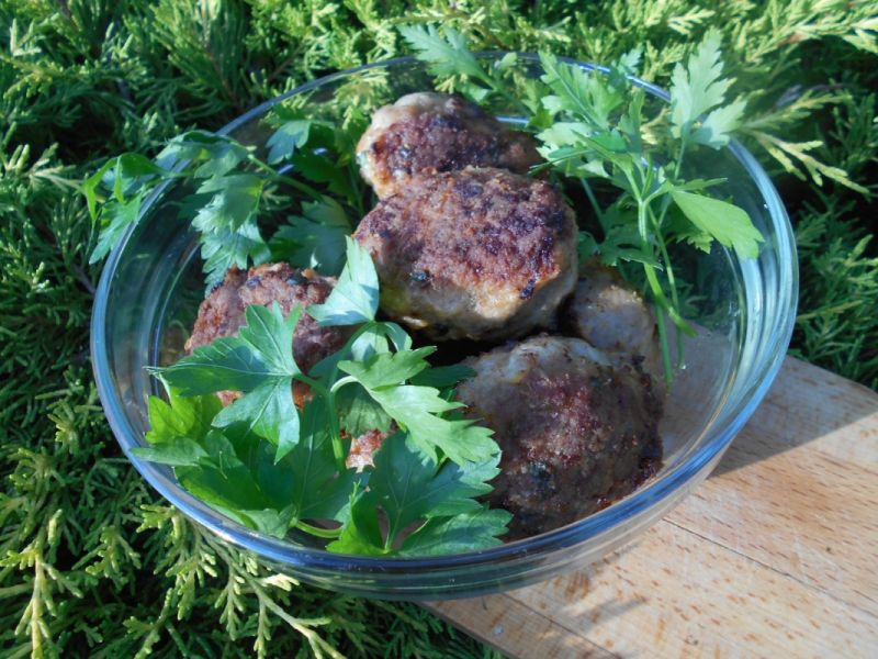 Kotleciki mielone z szałwią i bazylią
