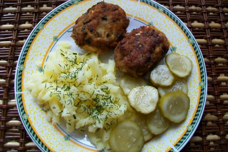 Kotleciki mięsno-jajeczne ze szczypiorkiem Kotleciki mięsno-jajeczne ze szczypiorkiem