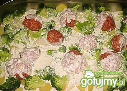 Kotleciki na ziemniakach i brokułach