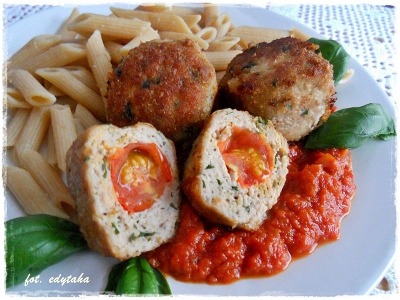 Kotleciki nadziewane pomidorkiem koktajlowym Kotleciki nadziewane pomidorkiem koktajlowym