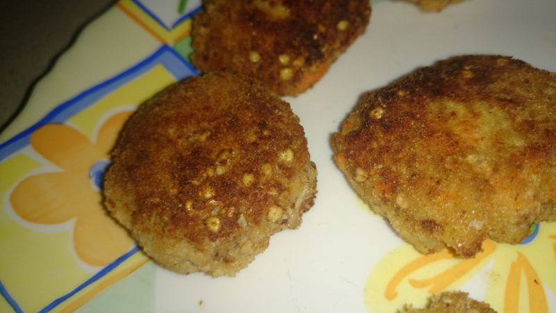 Kotleciki rybne z kaszą gryczana 