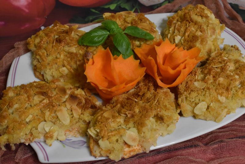 Kotleciki w migdałowej panierce