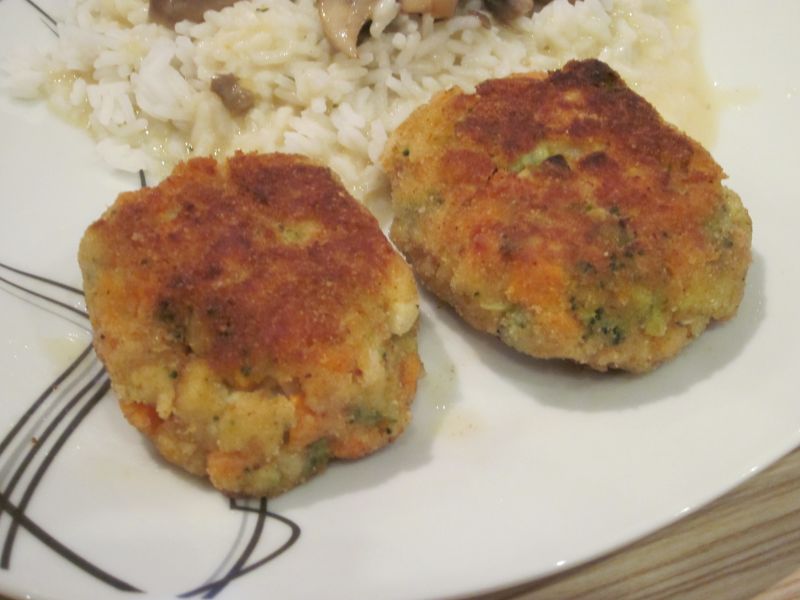 Kotleciki warzywne z sosem pieczarkowym