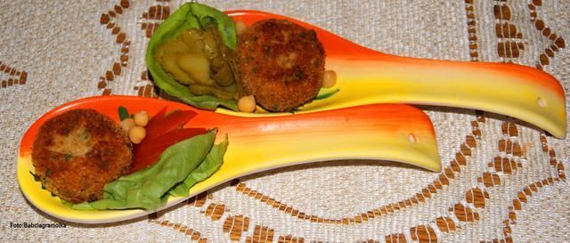 Kotleciki z ciecierzycy i kurczaka :