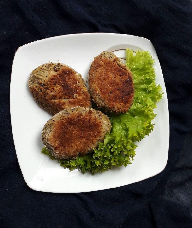 Kotleciki z ciecierzycy z pieczarkami