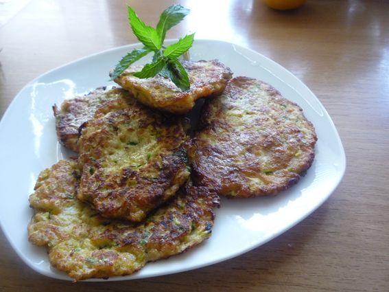 Kotleciki z cukinii z fetą  Kotleciki z cukinii z fetą