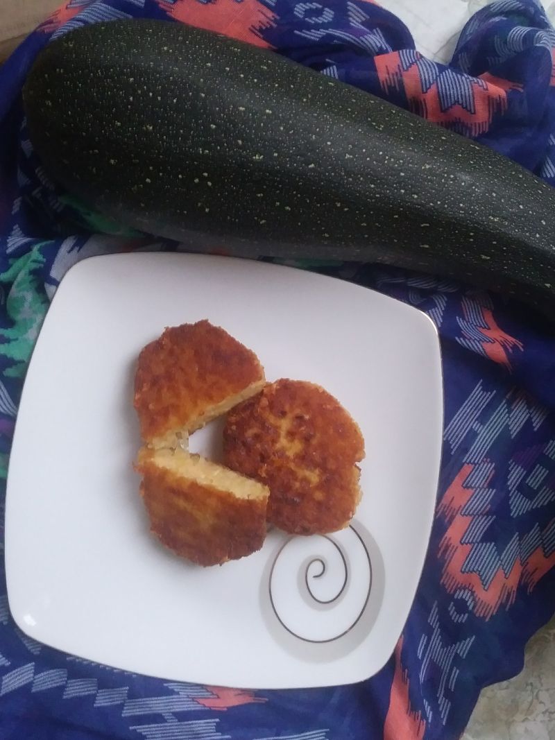 Kotleciki z cukinii z serem żółtym Kotleciki z cukinii z serem żółtym
