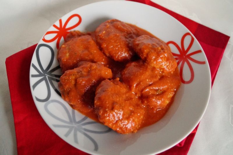 Kotleciki z jaglanką i marchewką w sosie