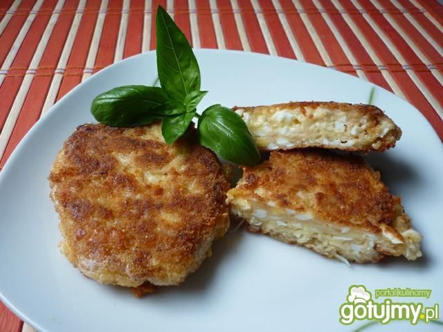 Kotleciki z jajek i żółtego sera