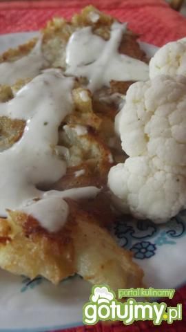 kotleciki z kalafiora z sosem jogurtowym