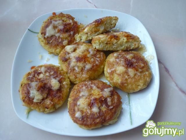 Kotleciki z kalafiora z żółtym serem