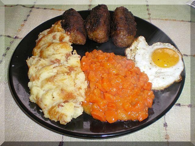 Kotleciki z koniną i ziemniaczkami 