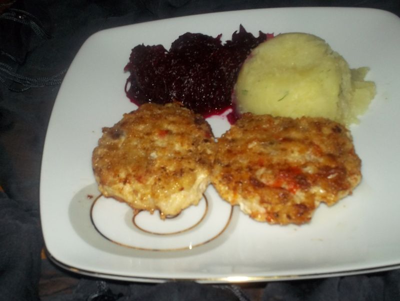 Kotleciki z kurczaka z pieczarkami i papryką  Kotleciki z kurczaka z pieczarkami i papryką