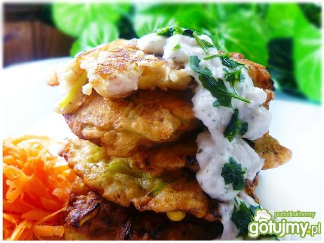 Kotleciki z kurczaka z porem i kukurydzą
