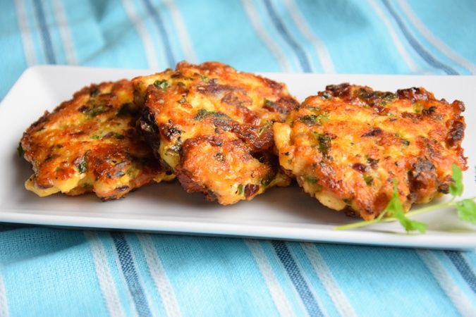 Kotleciki z kurczaka z suszonym pomidorem, jarmuże