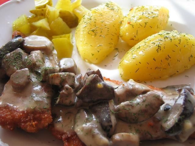 Kotleciki z sosem grzybowym Kotleciki z sosem grzybowym